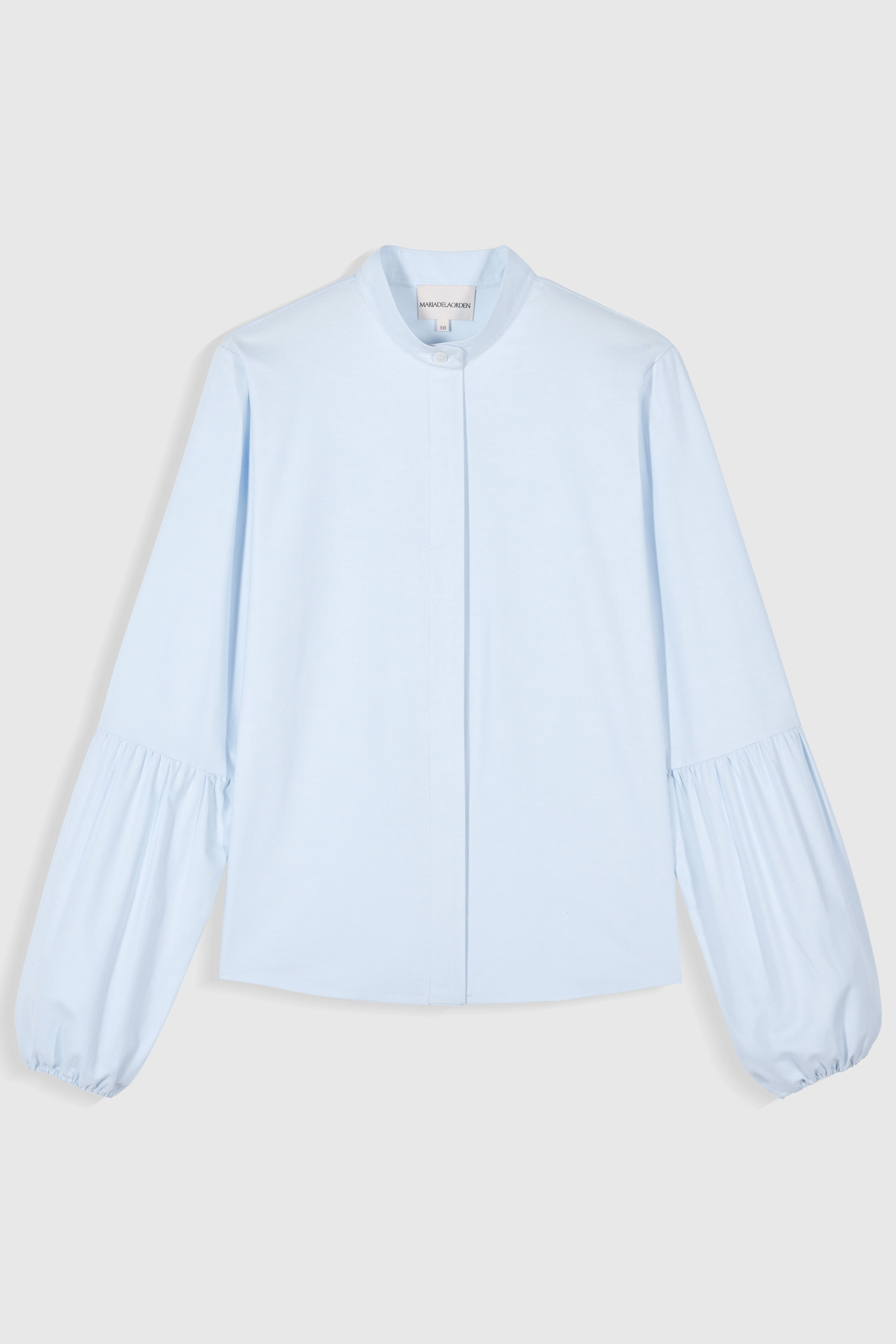 Bella Shirt: Élégance intemporelle, un souffle de Paris sur votre peau, pour un chic irrésistible.
