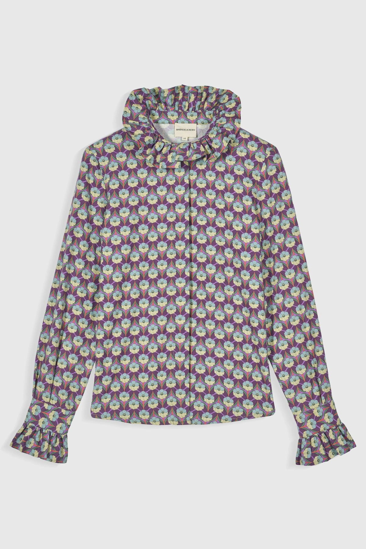 Bisou Shirt: Un baiser sur votre peau, le chic parisien à portée de main!